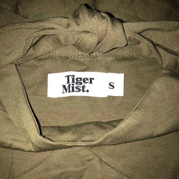 Tigermist green off the shoulder crop top - Picture 3 of 3